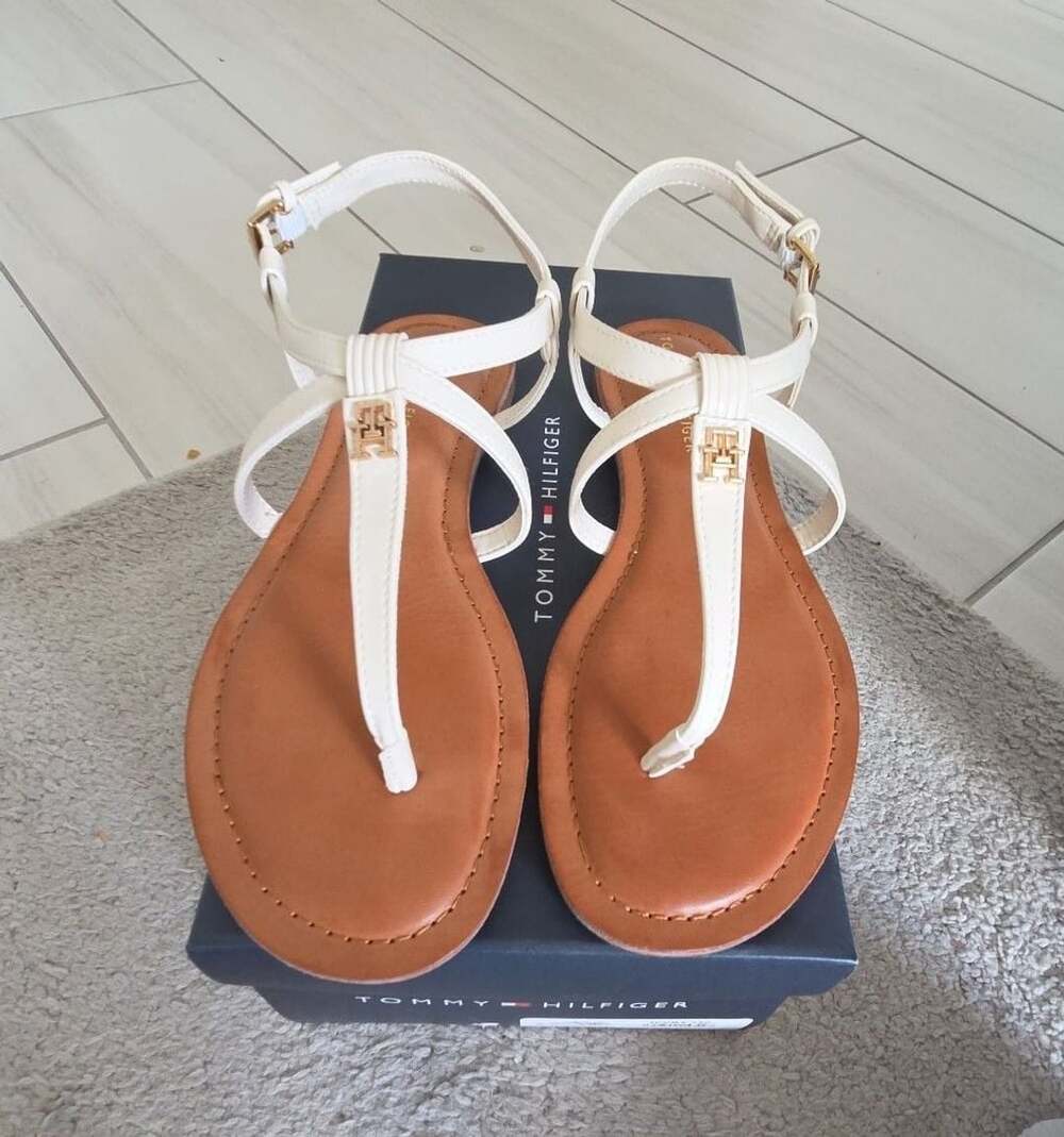 Tommy Hilfiger Lohian Flat Sandals Ivory Size 8M